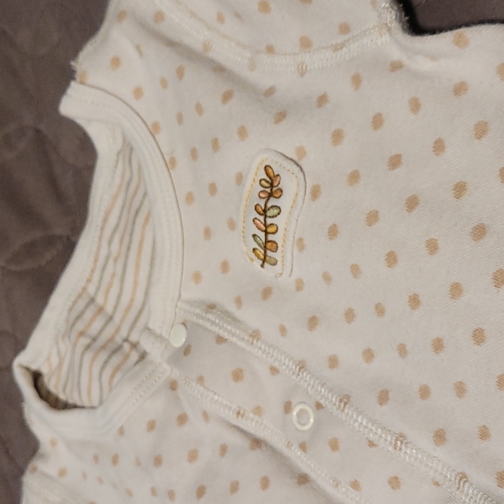 ๐ธ3/$15๐ธ Nature Colored beige polka dot 6 months footless sleeper - Picture 2 of 3